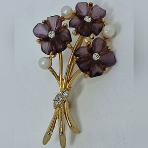* Vintage Signed Mandel Purple & Faux Pearl Flowers Pin Brooch